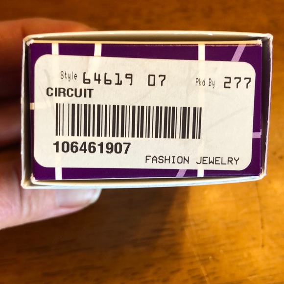 Lia Sophia ring Size 8 - Picture 5 of 7